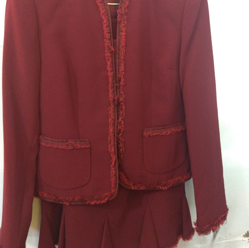 Nipon Boutique Maroon Made Raw Fringe Ruffle Trim Trumpet Skirt Suit Size: US 4